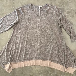 Shark bite quarter sleeve blouse